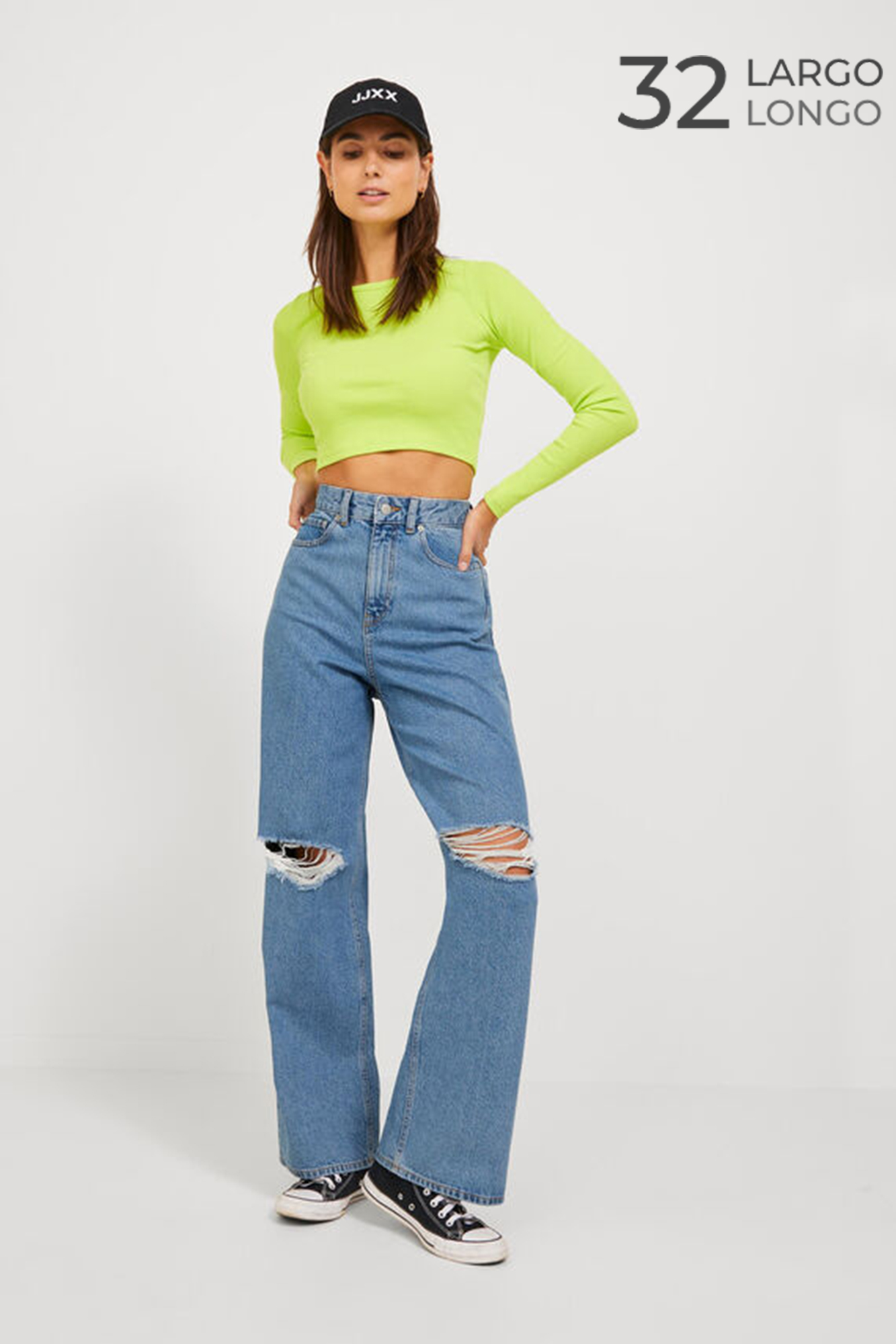 Calça jeans de perna larga com rasgos