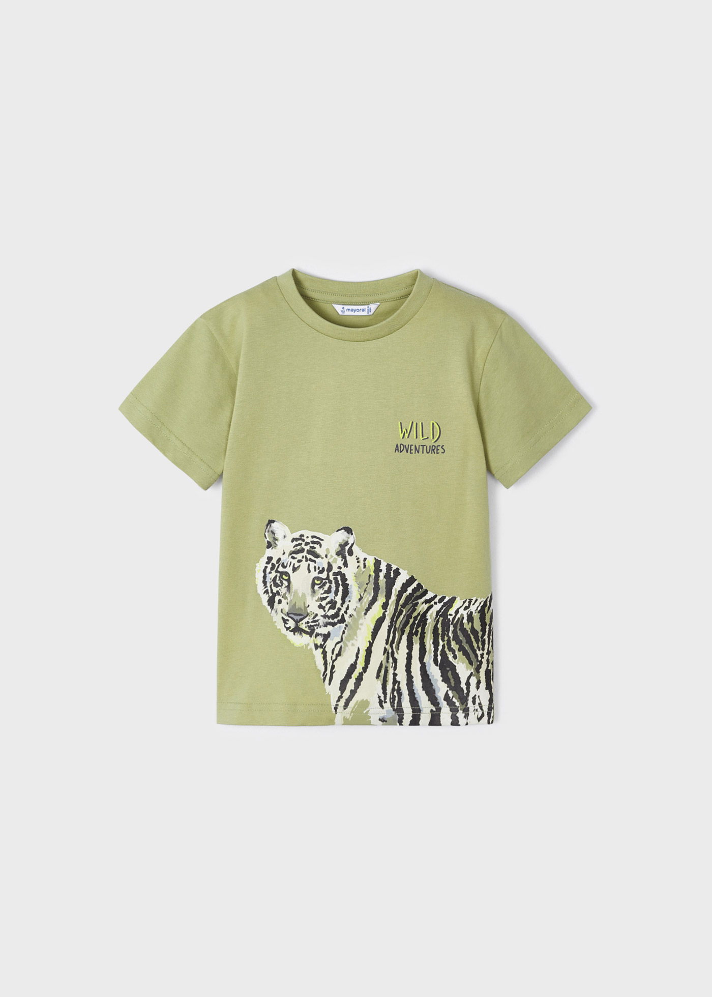 Camiseta infantil masculina em algodão sustentável com estampa.
