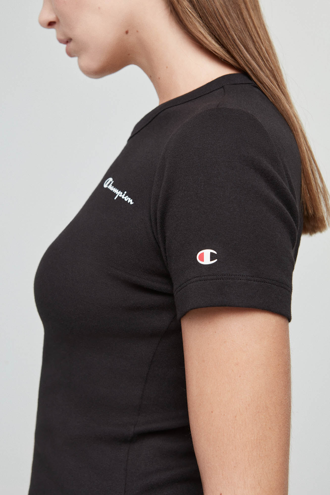 Vestido justo com pequeno logotipo