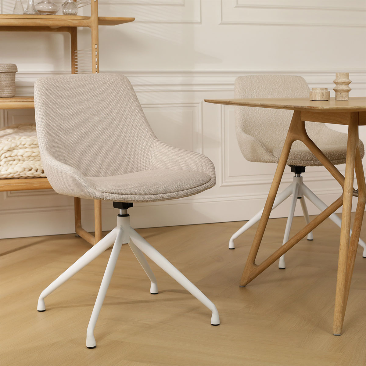 Eetkamerstoel Nola-Isa beige draaibaar - wit onderstel