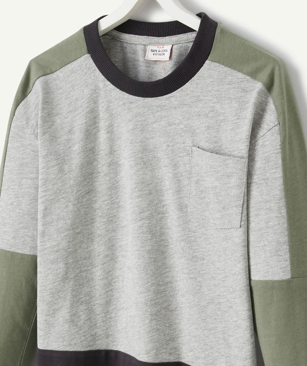 T-SHIRT GARÇON EN COTON BIO COLORBLOCK GRIS ET KAKI AVEC POCHE