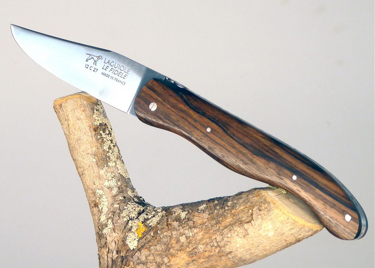 Couteau Laguiole avec un manche en Noyer