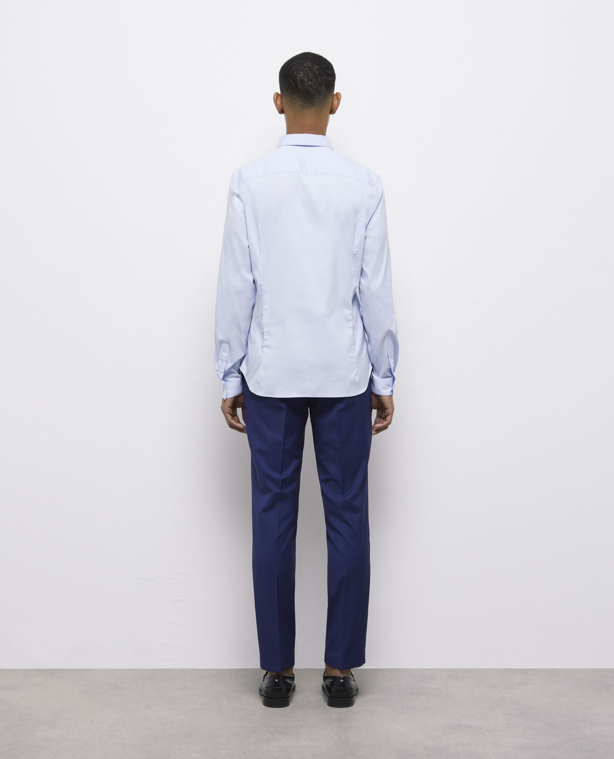 Chemise formelle bleue en popeline