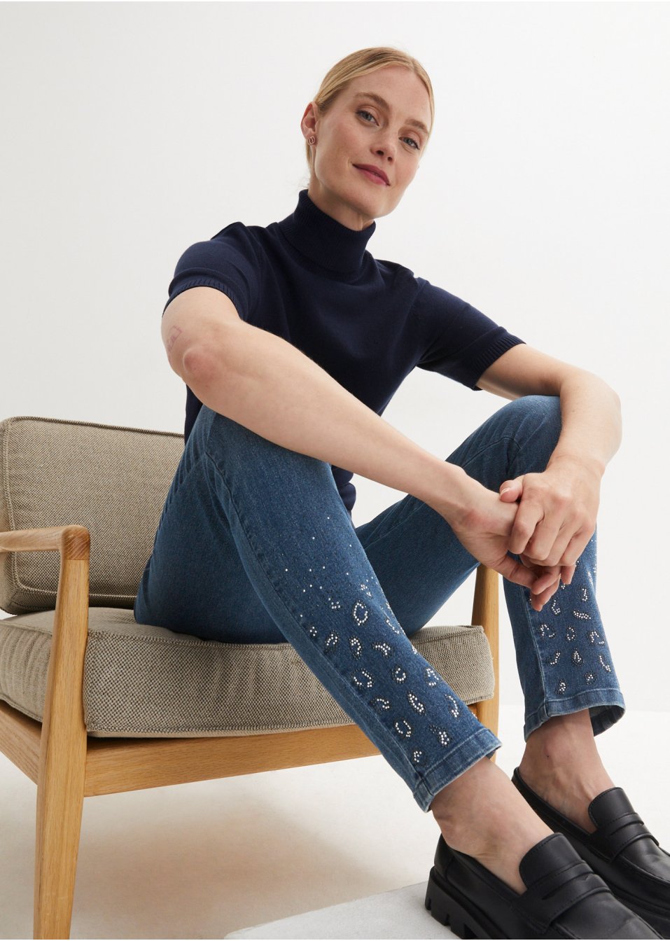 Jean taille extensible avec détails brillants