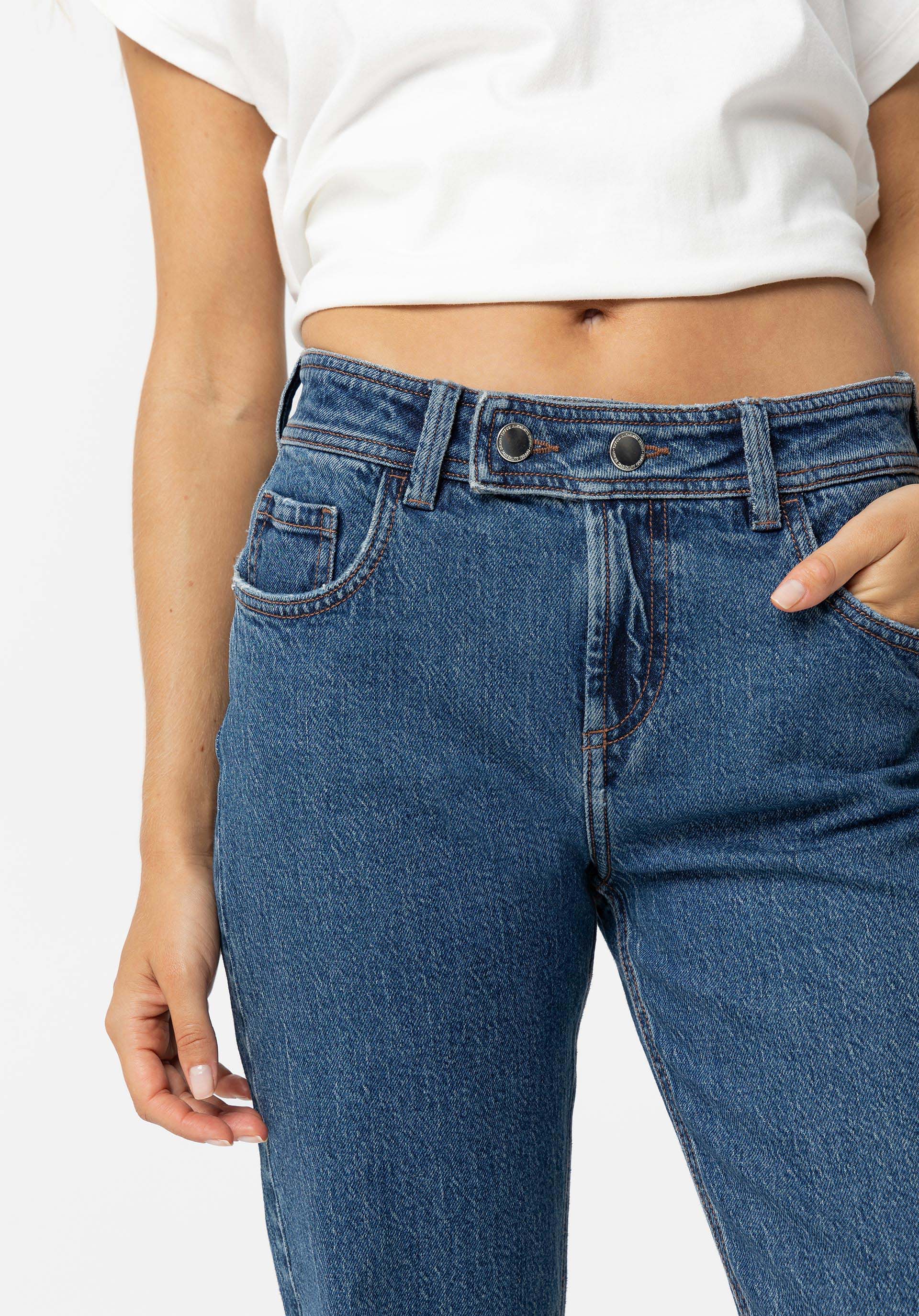 Jeans Straight Fit Cintura Média