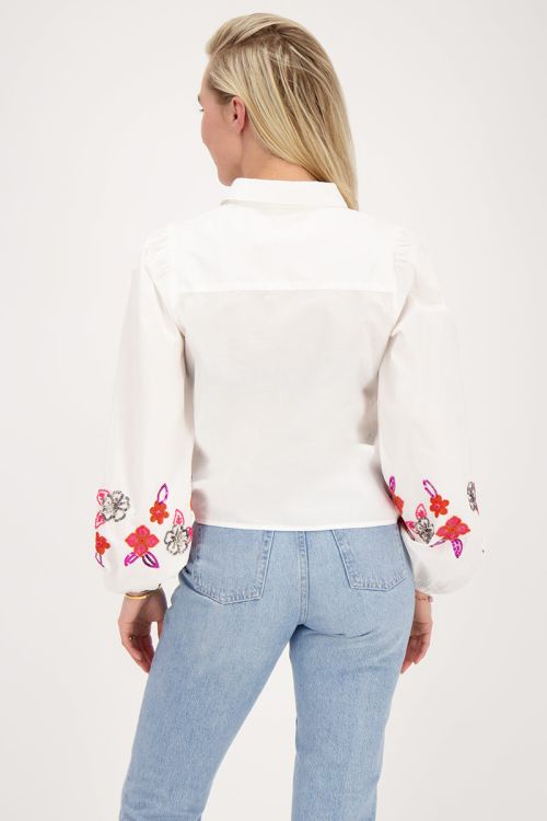 Witte blouse met roze kralen bloemen
