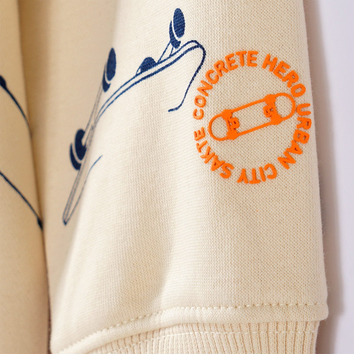 Topolino Jungen Sweatshirt mit Skate-Allover beige