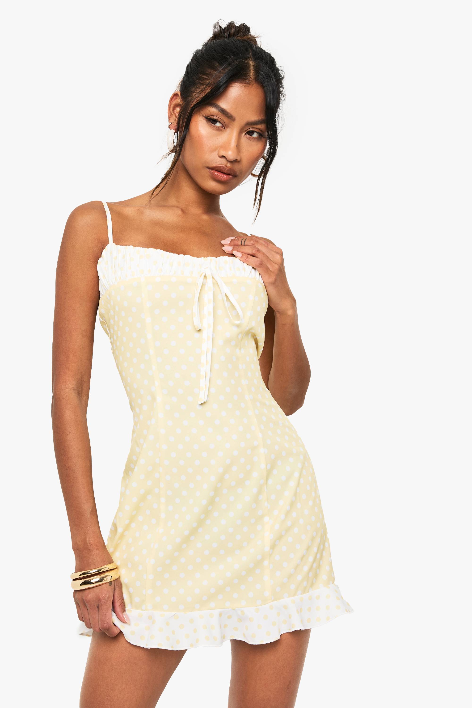 boohoo Robe Mini à Pois Contrastante