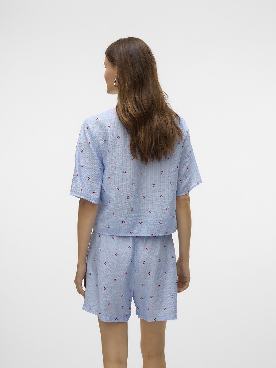 VERO MODA<br>Blusa estampada com laços de fita na frente