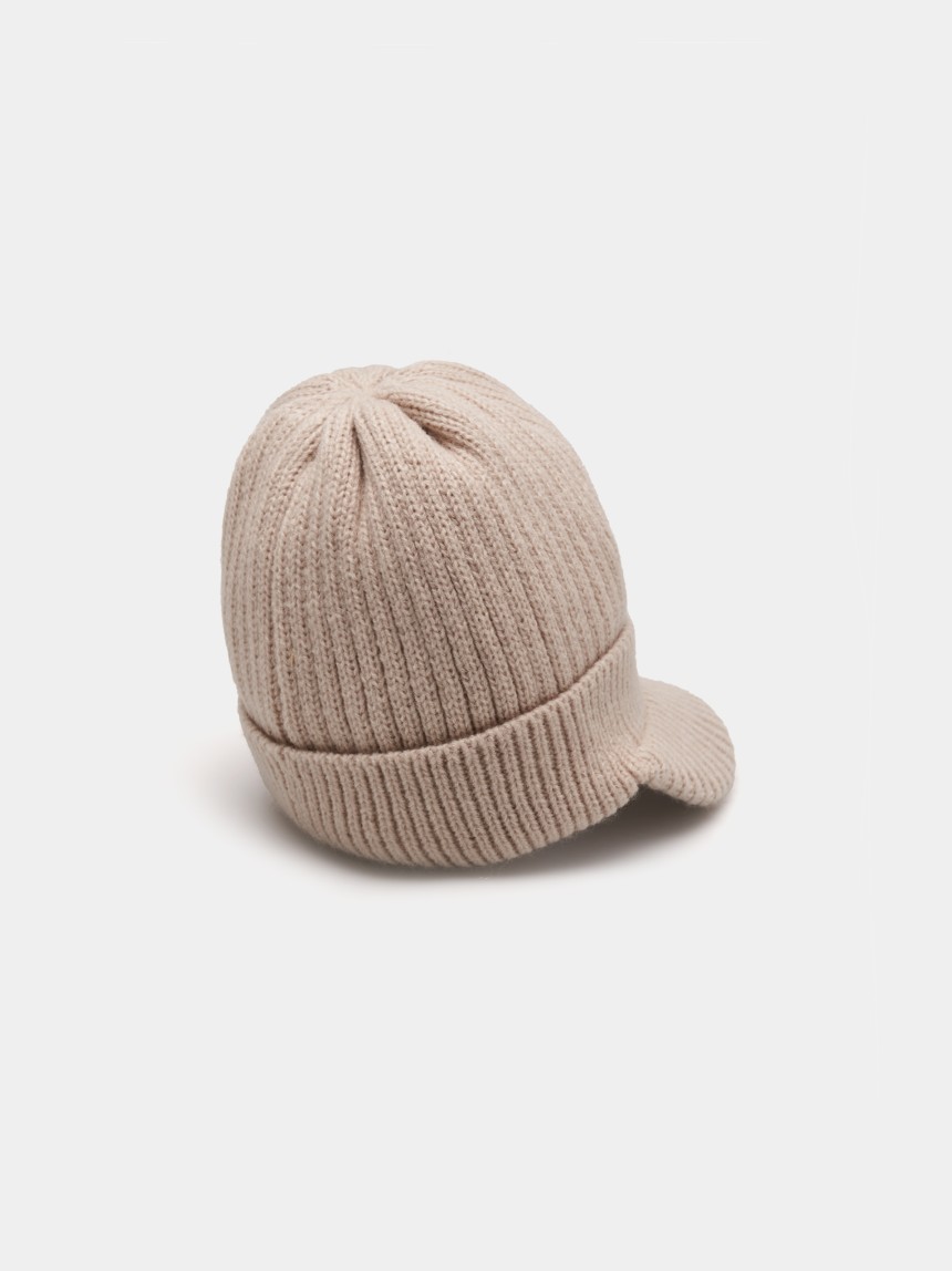 Gorro canelado com pala