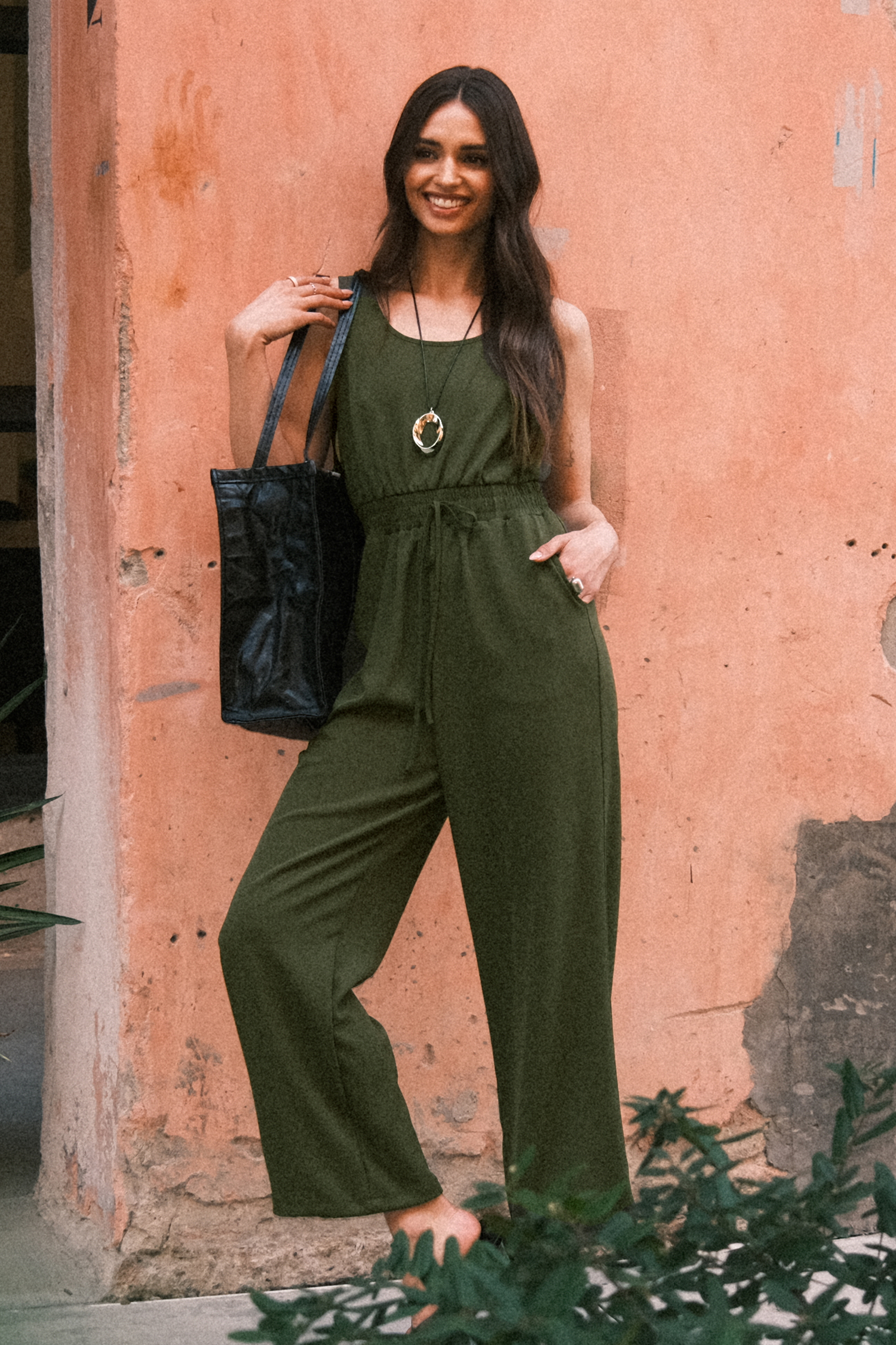 Combinaison à col scoop sans manches avec jambes droites olive