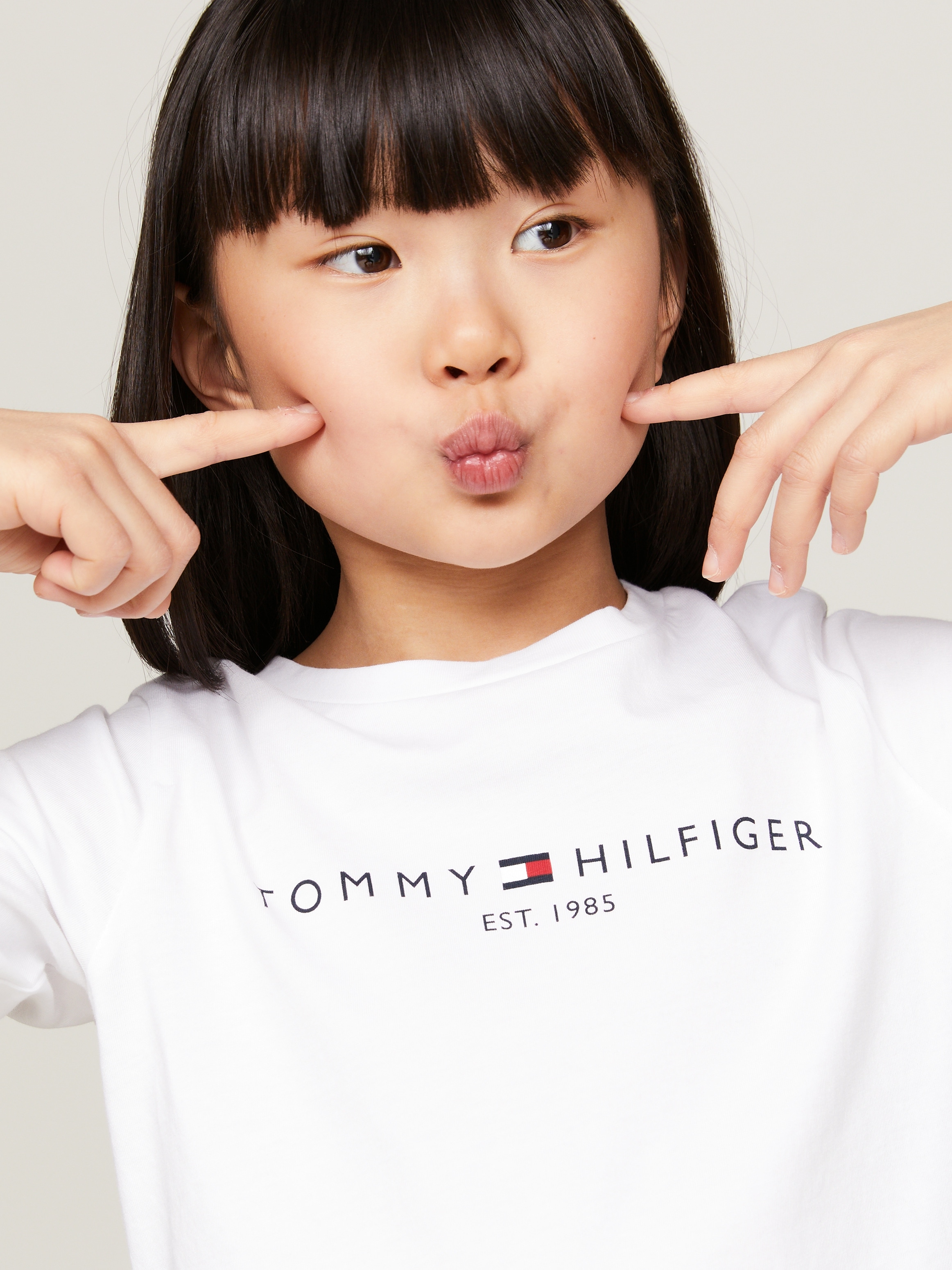 Tommy Hilfiger Langarmshirt »ESSENTIAL TEE L/S«, mit Tommy Hilfiger Logo-Schriftzug
