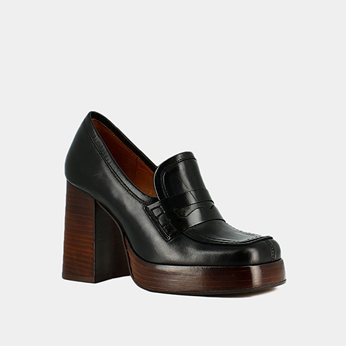 Mocassins à talons et bouts carrés  en cuir noir