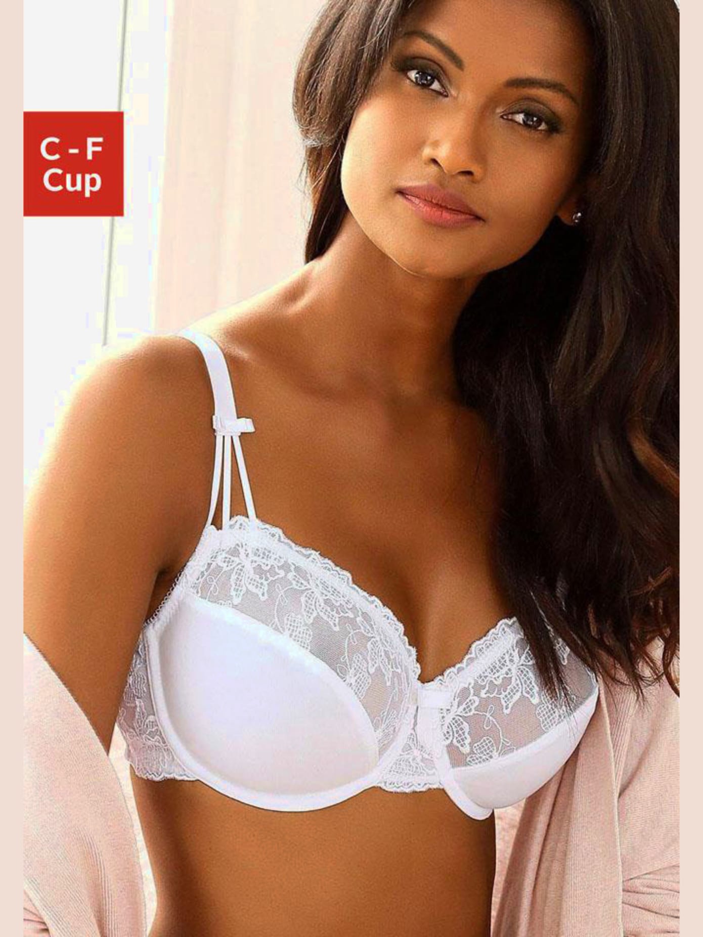Soutien-gorge à armatures et dentelle brodée sur le haut et les côtés des bonnets