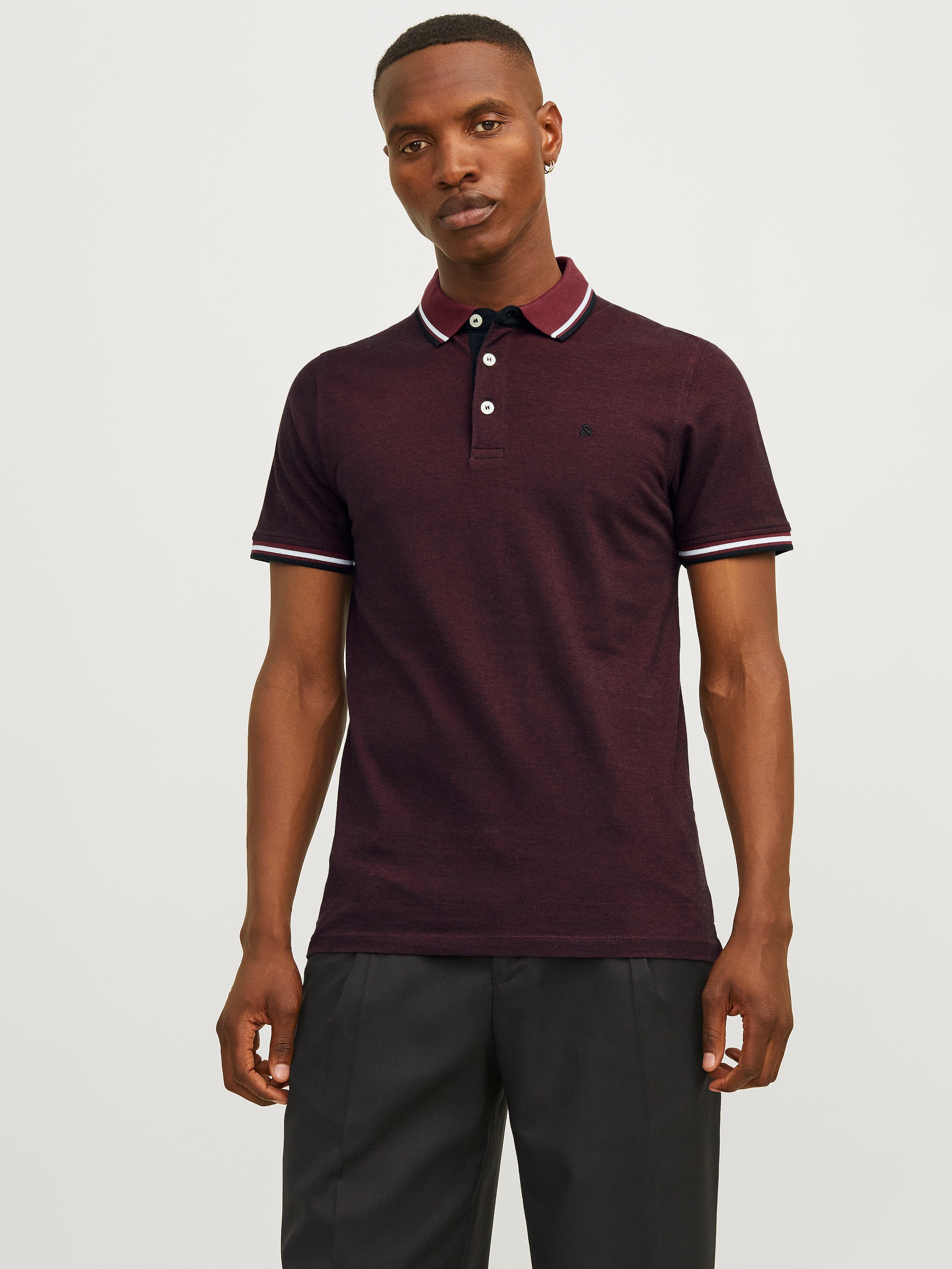 Jack & Jones Poloshirt »JJEPAULOS  Poloshirt mit klassischem Kragen und figurbetonter Form«, Logostickerei, modisch, schmal, Baumwolle, Polokragen