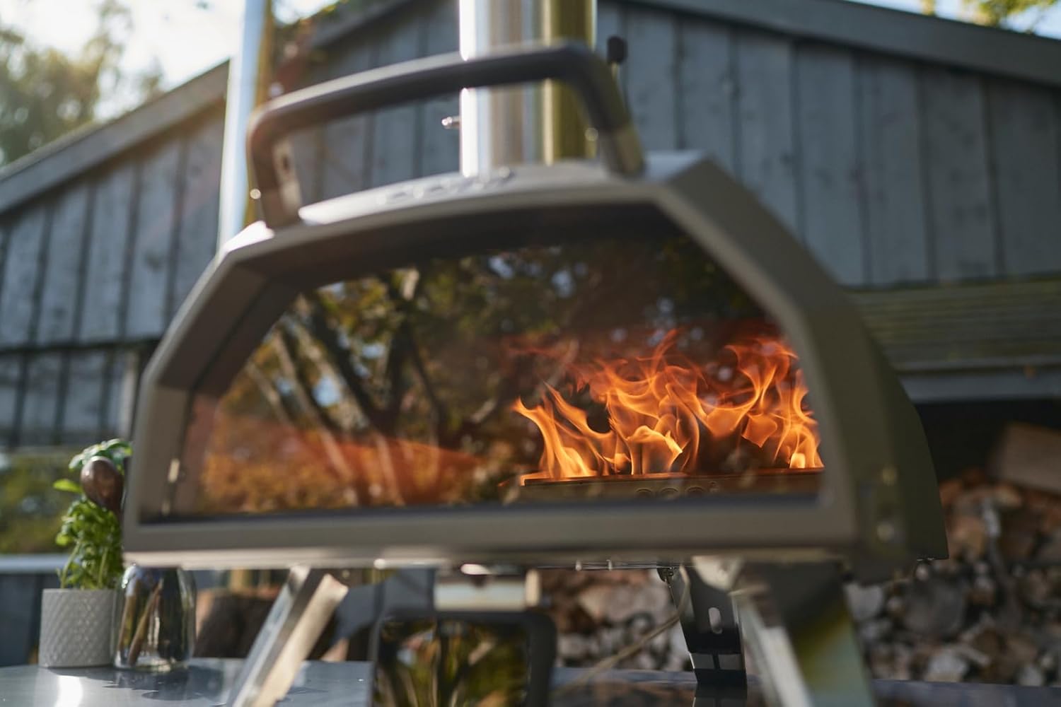 Ooni Karu 2 Pro Multi-Brennstoff Pizzaofen - Edelstahl Outdoor Pizzaofen mit Pizzastein & integriertem Thermometer für 40 cm große Pizzen, Outdoor Grill - Schwarz