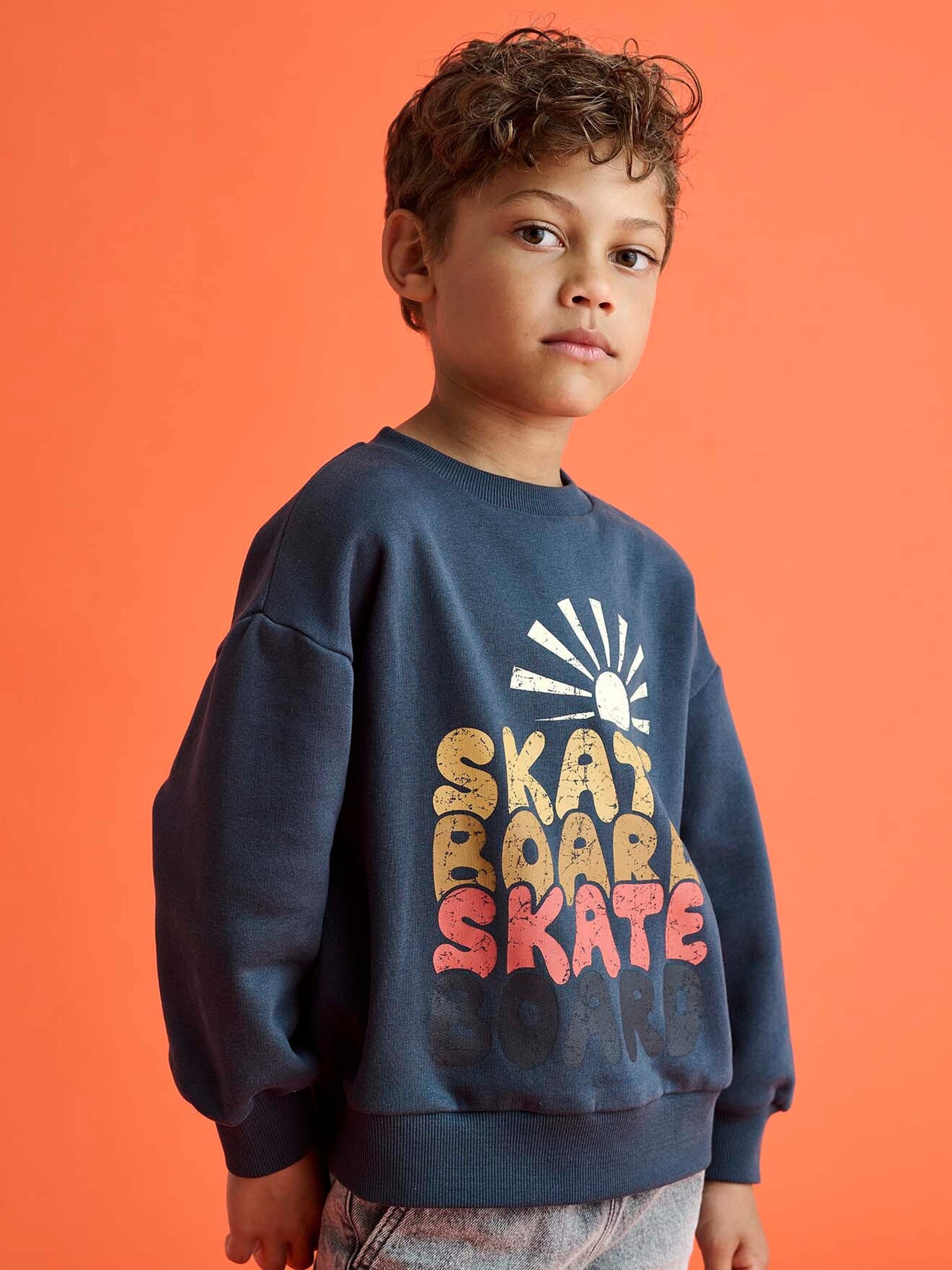 Vertbaudet Jungen Sweatshirt mit großem Skater-Motiv, Recycling-Polyester nachtblau