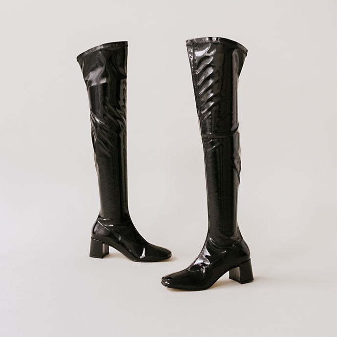 Bottes hautes à talons  en vernis stretch noir