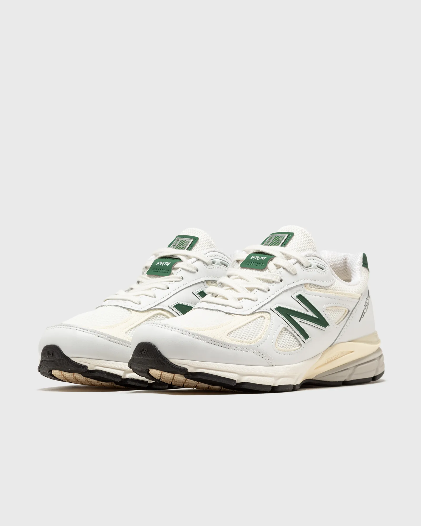 New Balance 990v4