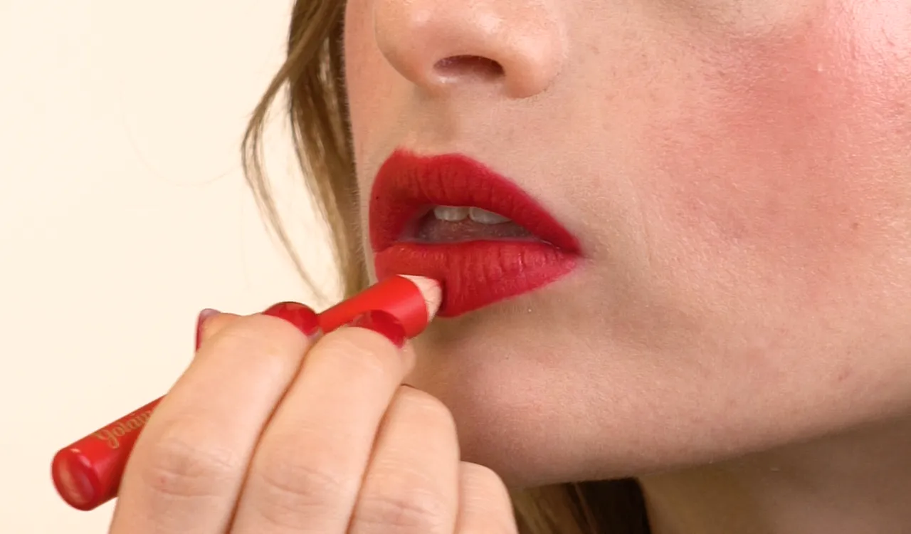 Yolaine Les crayons à lèvres – Les Rouges-1.9 g