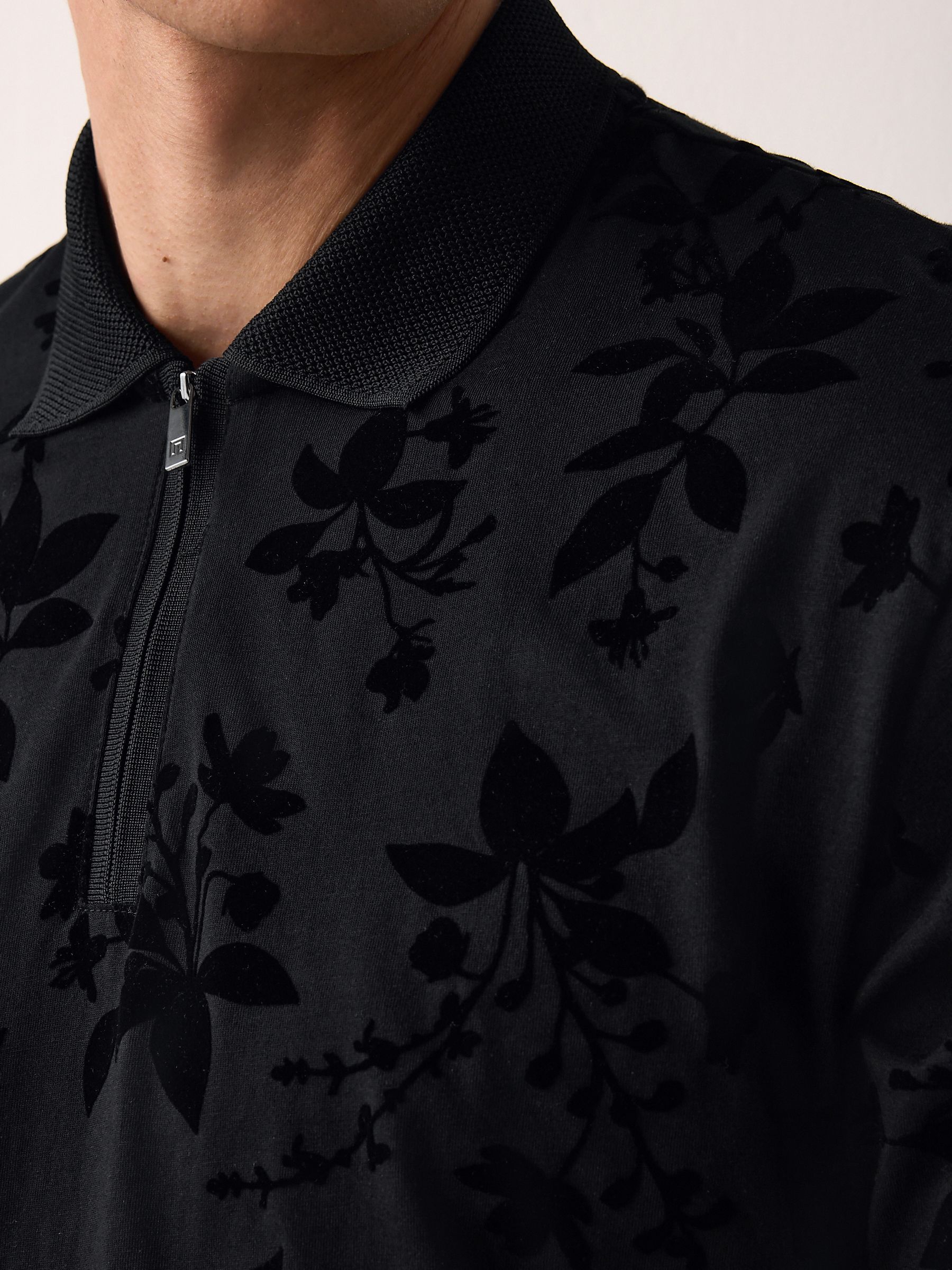Zwart bloemenprint - Kwart poloshirt met gevlokte ritssluiting