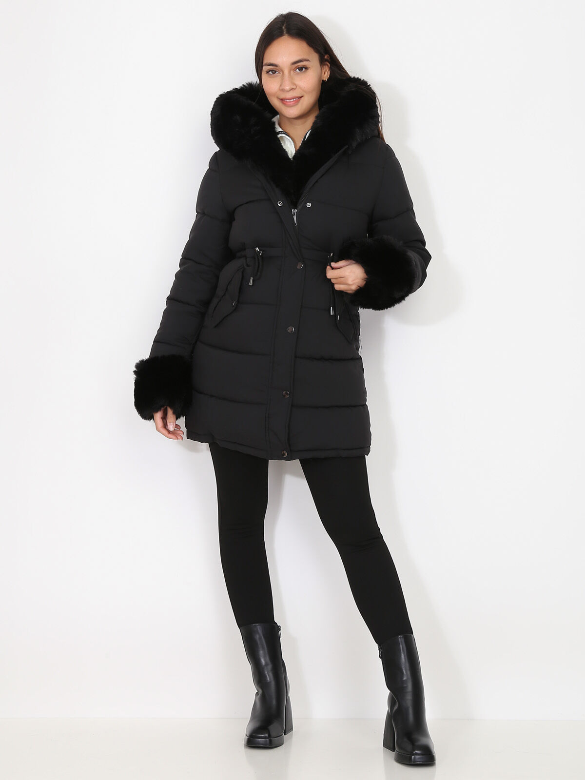 Manteau matelassé à détails fausse fourrure- Noir