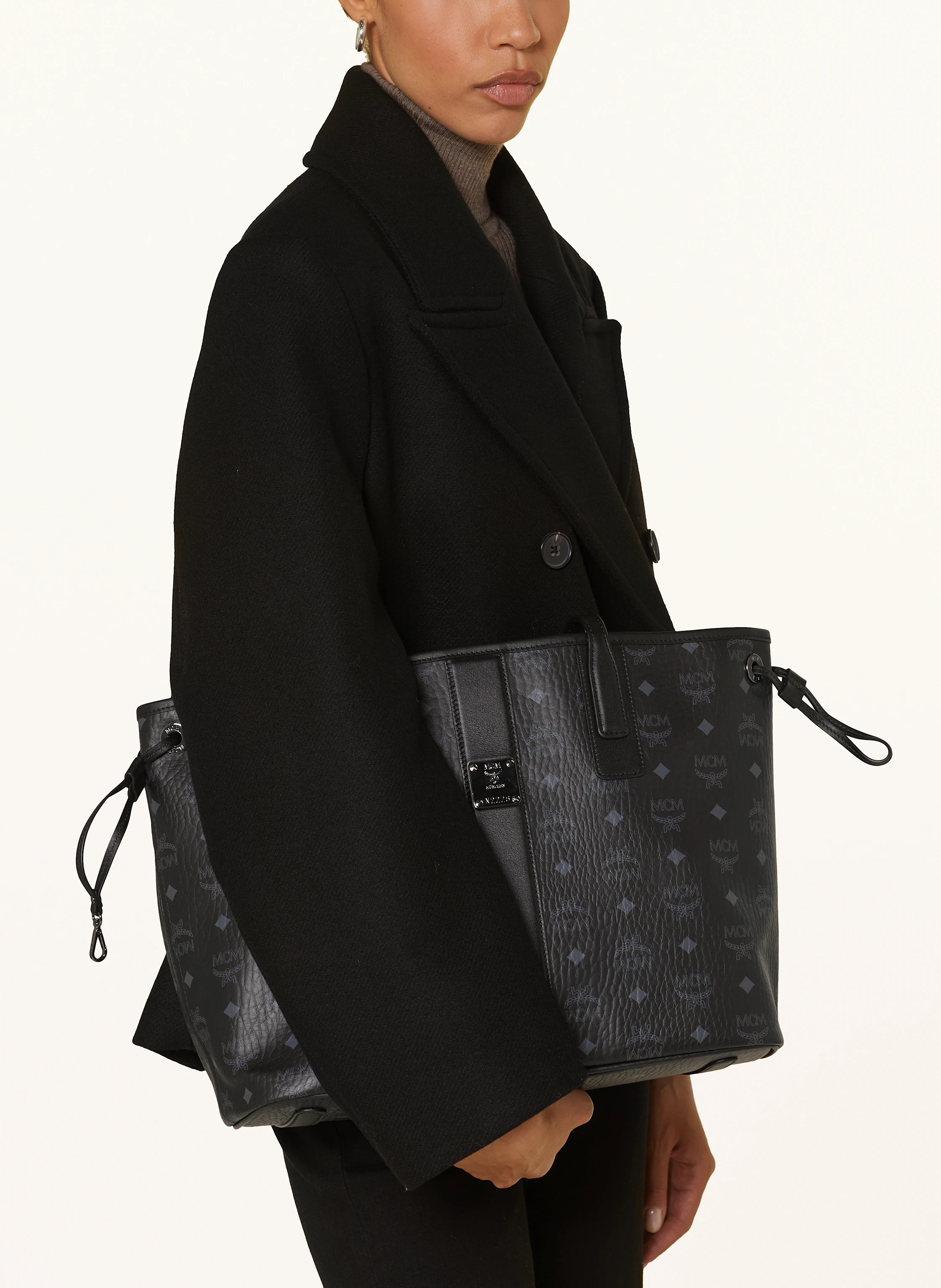 MCM Shopper LIZ MEDIUM zum Wenden mit Pouch