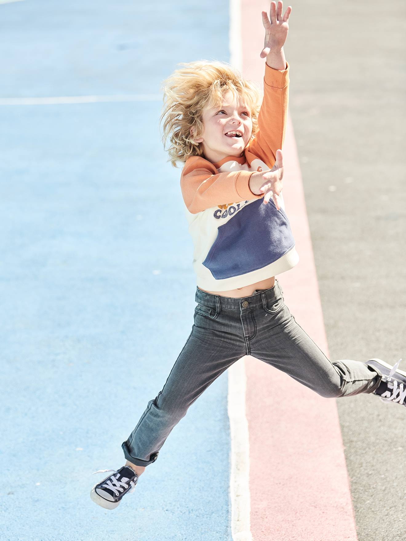 Calça jeans reta indestrutível para meninos, lavagem azul escura
