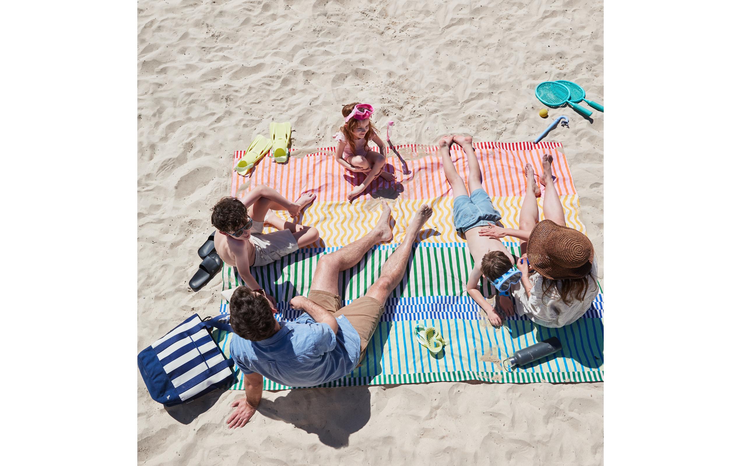 Picknickdecke Stripe your Life 170 cm x 240 cm,Praktische Picknick-Decke aus 100% recycliertem Polyester