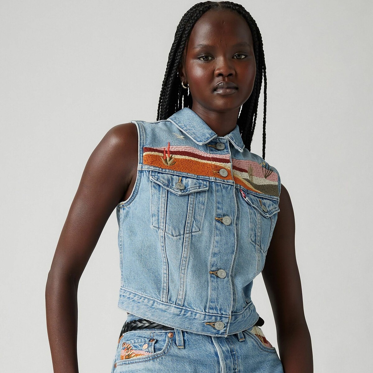 Colete jeans sem mangas bordado da Levi's