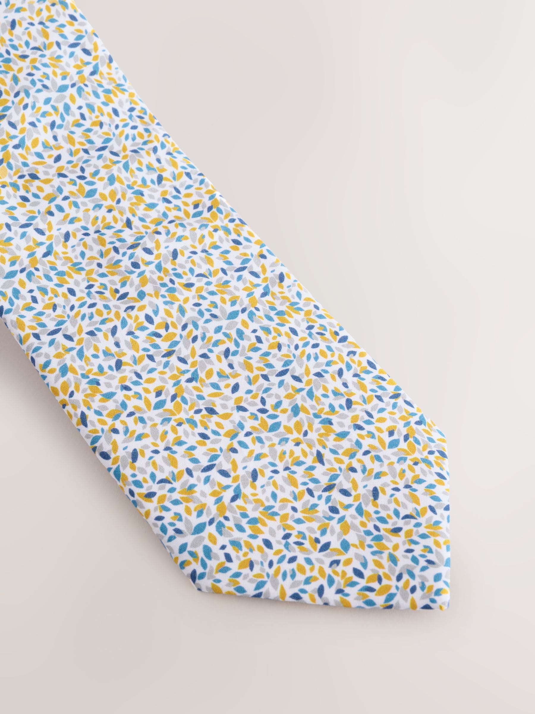 Verstrooide bladeren - 100% Cotton Printed Tie