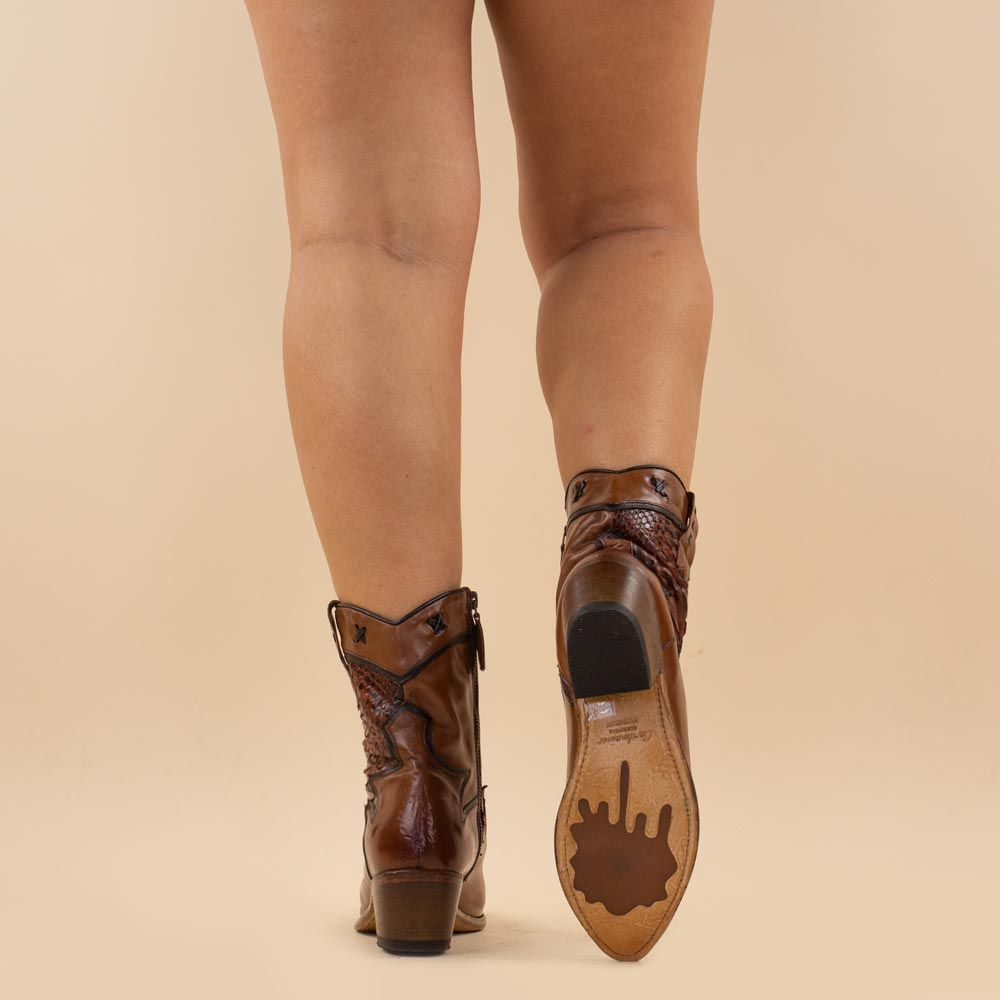 Perlita Peaches laarsjes Todi Cognac python