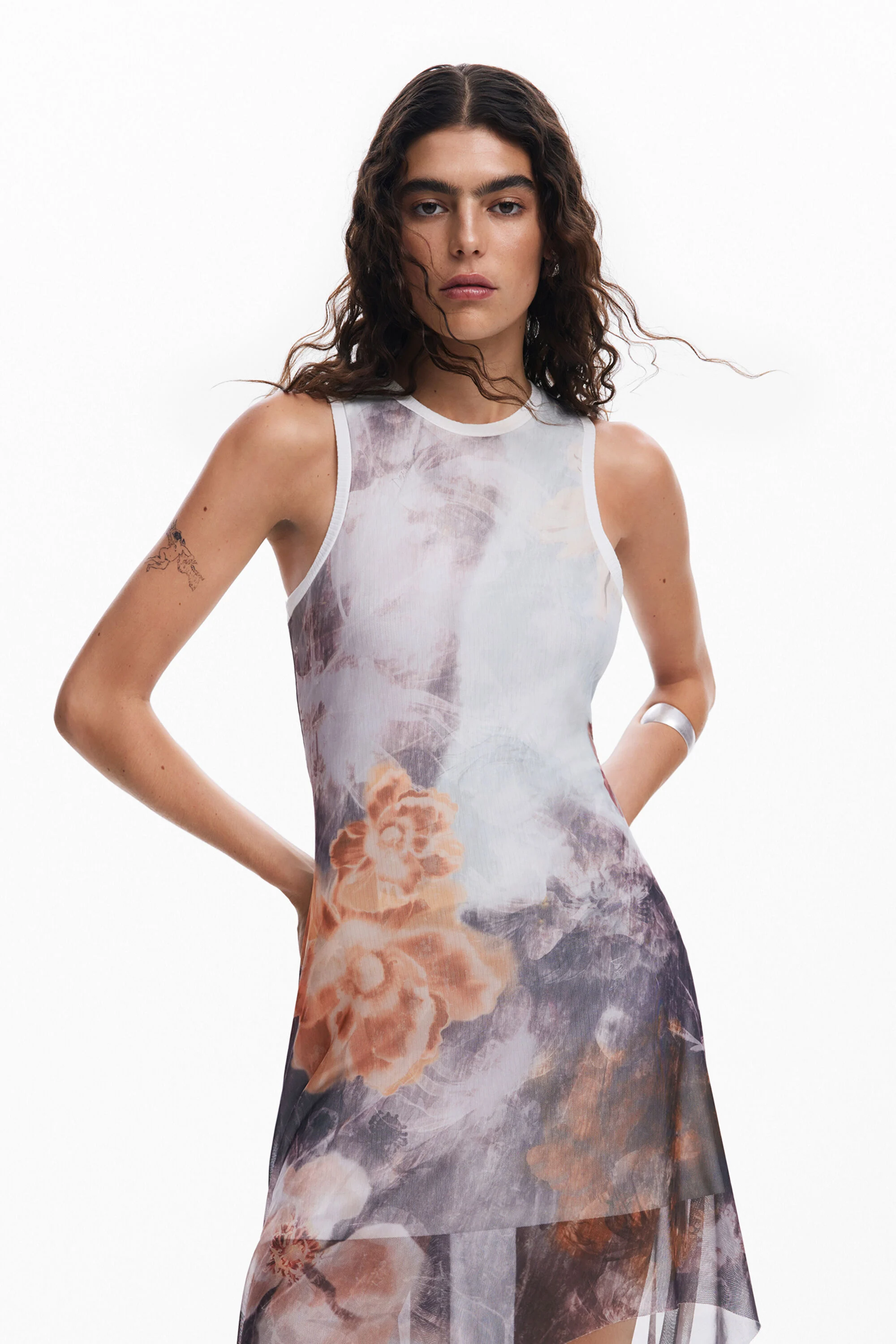 Vestido floral assimétrico