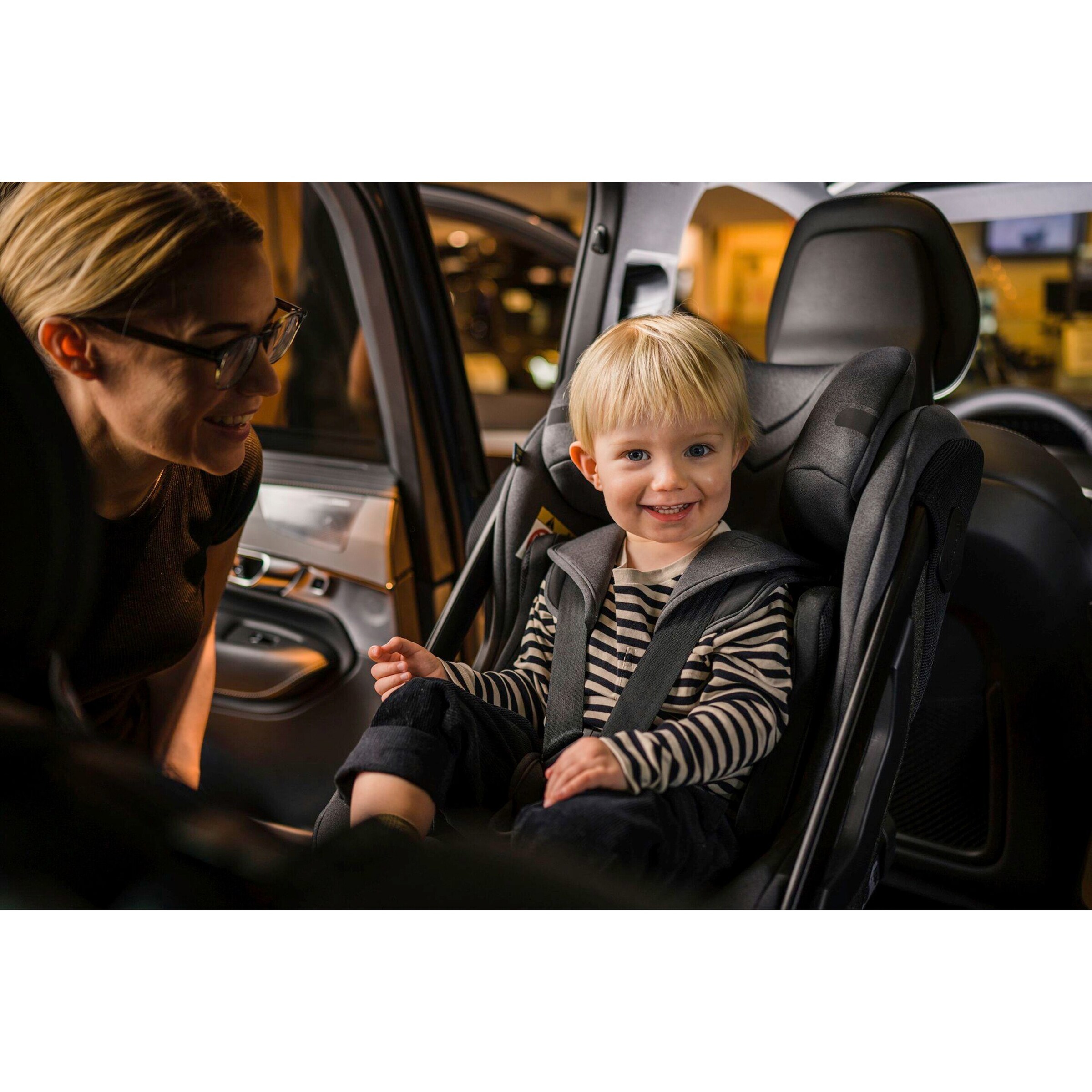 Axkid ONE 2 i-Size Kindersitz Granite Melange