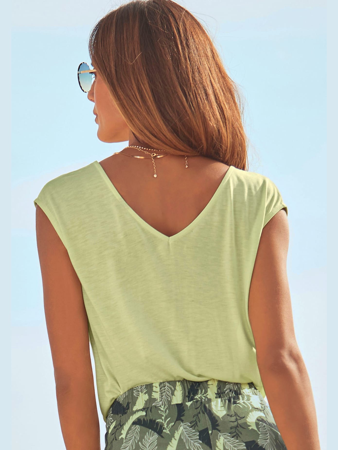 T-shirt col v avec cordons