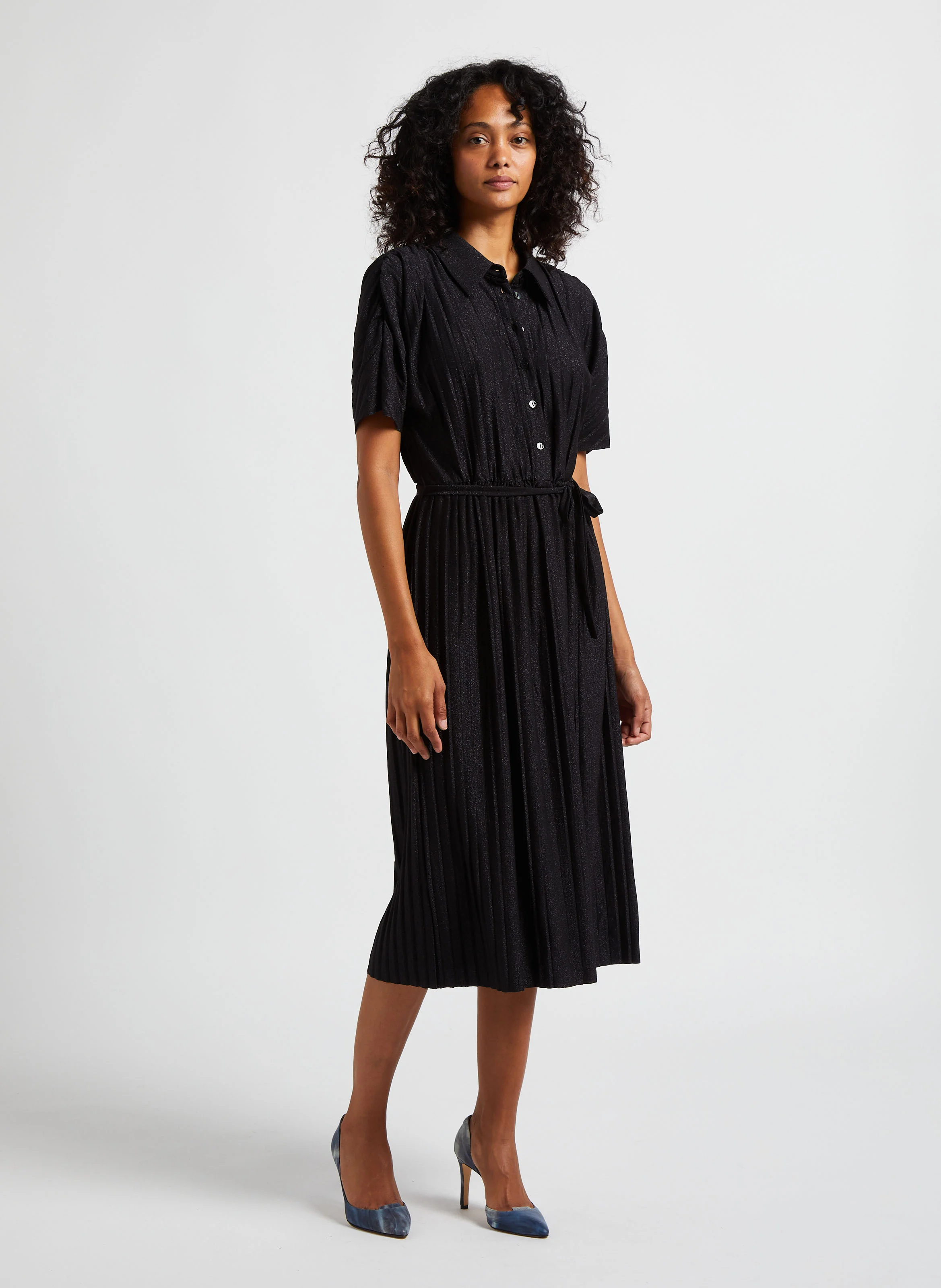 LUXI PLISSÉ - Robe midi col classique plissé à paillette| Noir