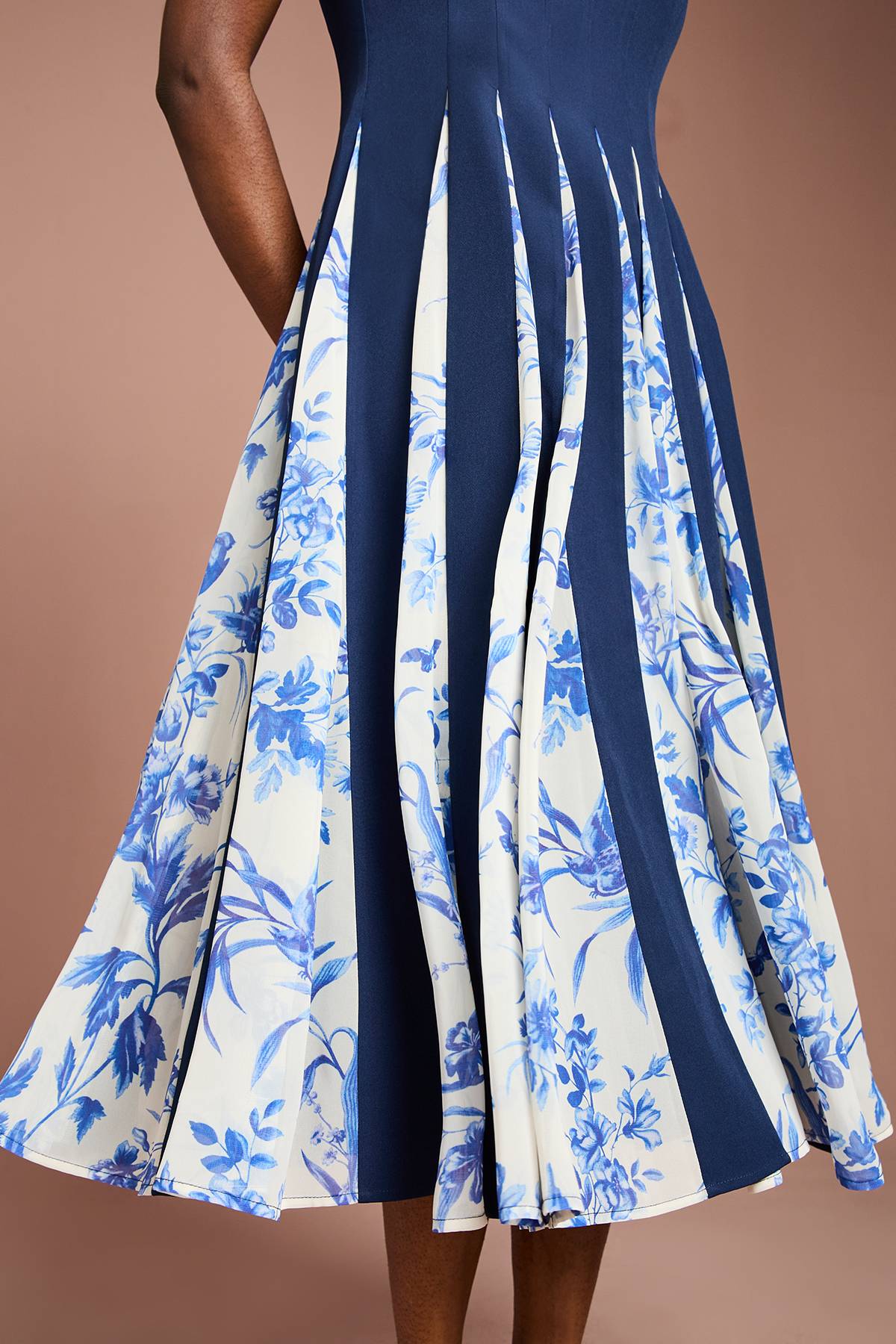 Coast Robe Mi-Longue en Crêpe Imprimée à Godets