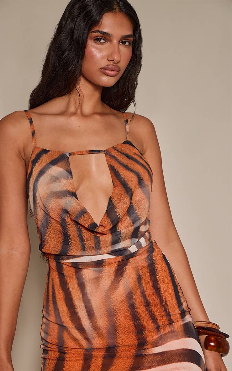 Marron Robe Longue En Mousseline À Imprimé Zèbre Avec Découpe Au Décolleté