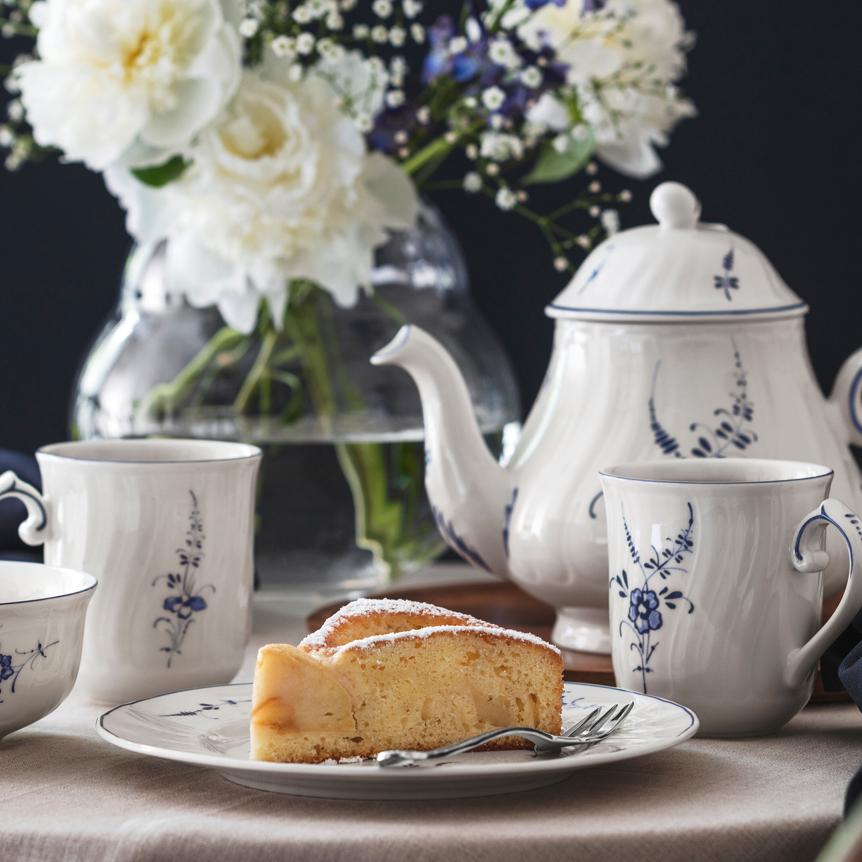 Vieux Luxembourg Teapot White, 38.3 oz, Premium Porcelain