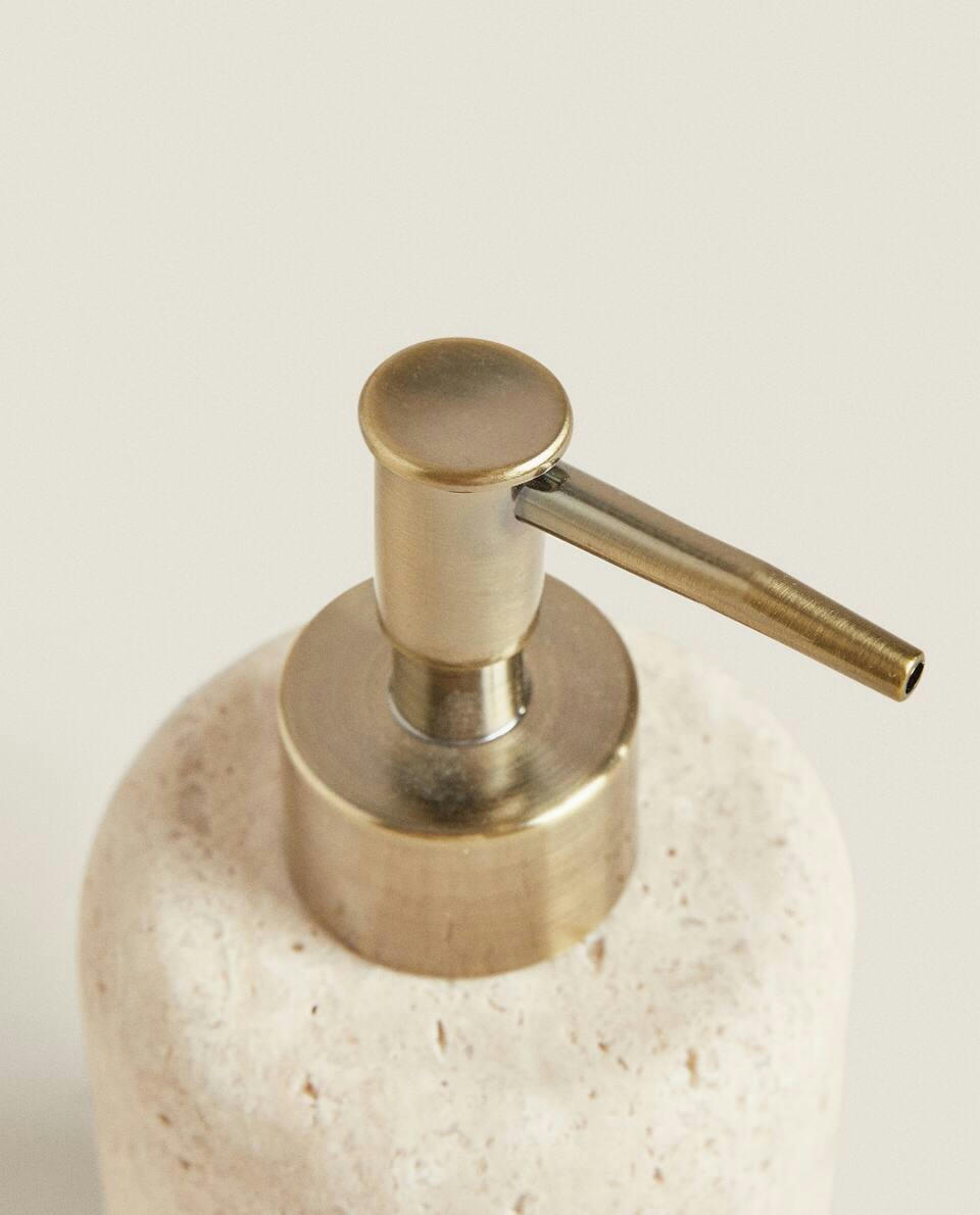 Conjunto de banheiro em mármore bege