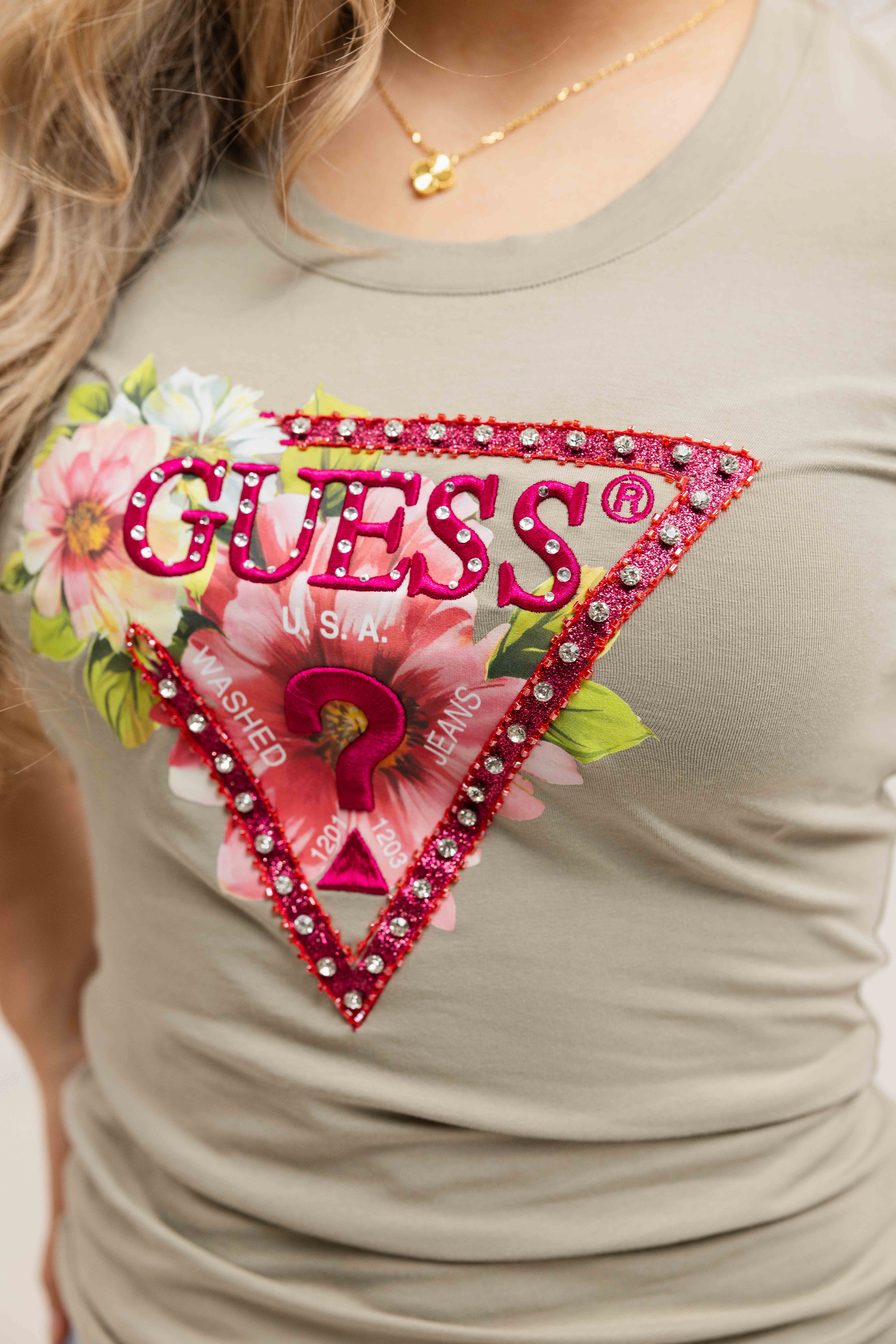 Guess Triangle Beads T-Shirt Dames Donkergroen