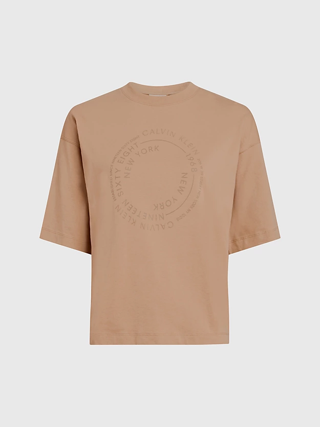 Camiseta com logo e modelagem relaxada