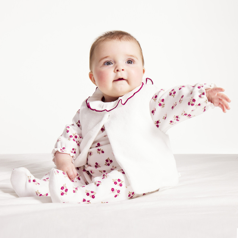 Dors-bien velours fleuri et gilet blanc naissance