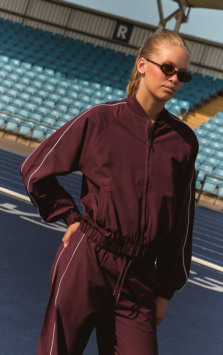 Rouge Bordeaux Jogging Large En Tricot Bleu Clair Avec Passepoil Contrasté