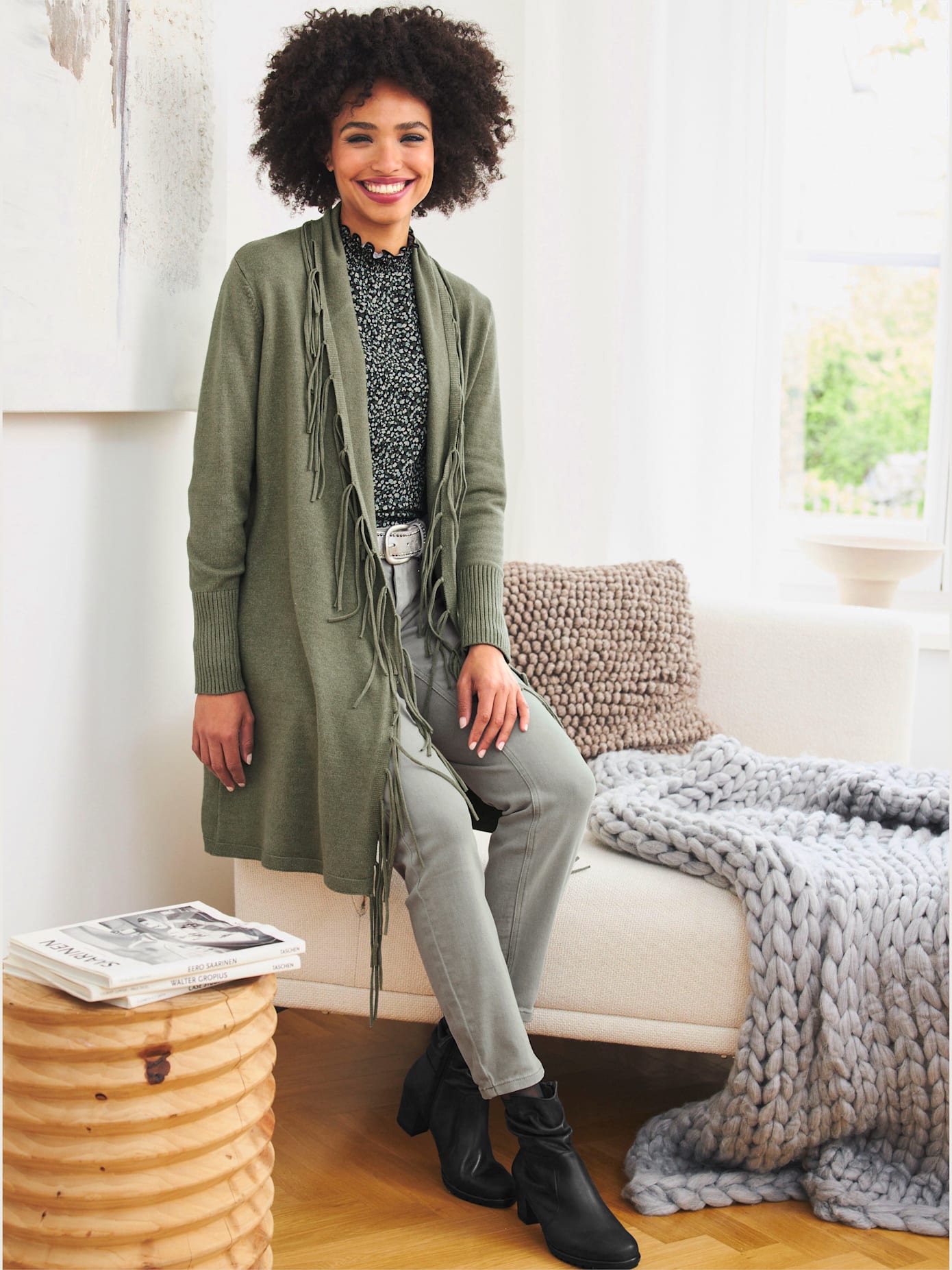 Veste en tricot bords à fines franges