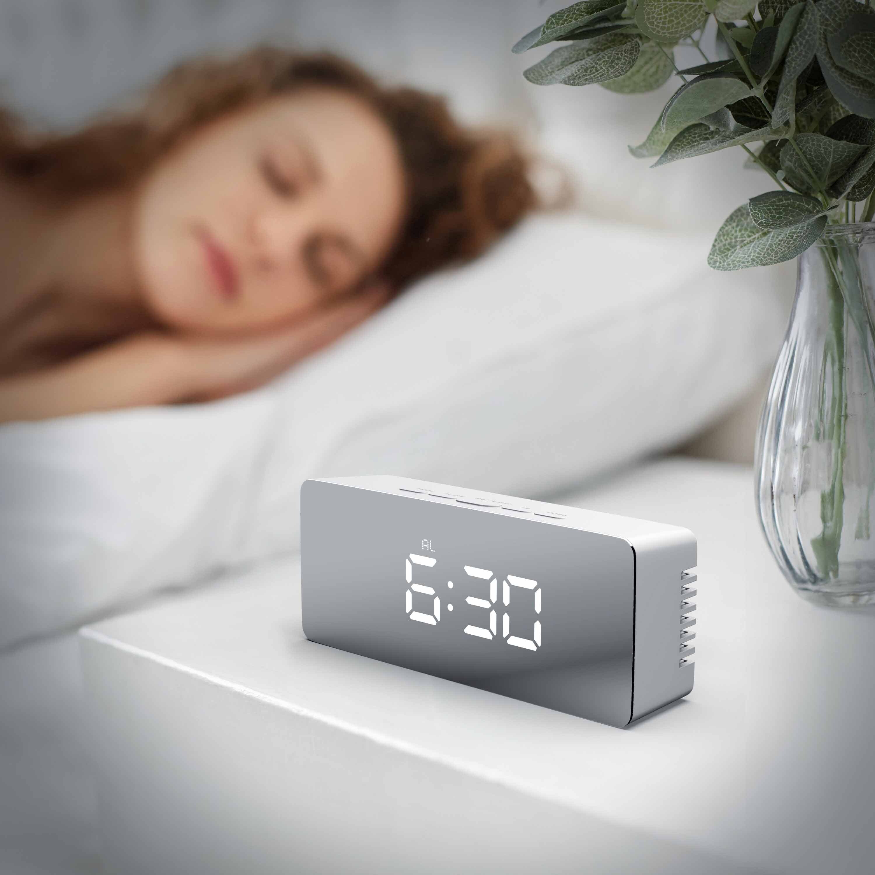 BEARWARE Wecker, LED Digital Spiegelwecker mit Nachtmodus & Temperaturanzeige, Kosmetikspiegel