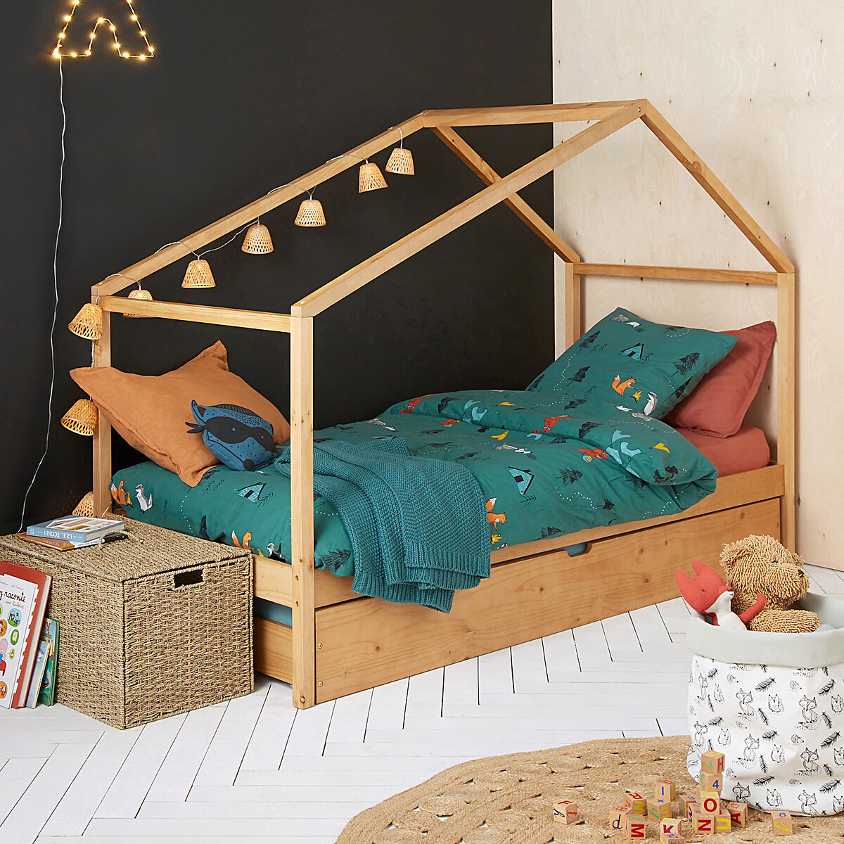 LA REDOUTE INTERIEURS<br>Cama Caban em pinho maciço com estrado de ripas Spidou
