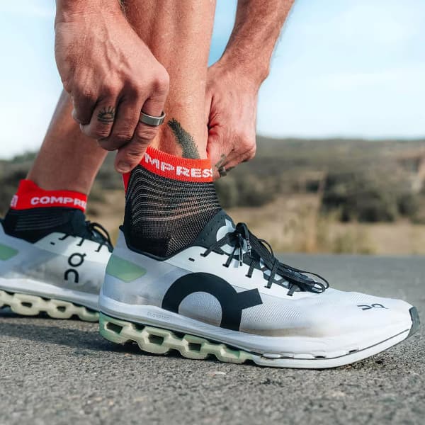 Chaussette running COMPRESSPORT PRO RACING SOCKS V4.0 RUN LOW BLACK/CORE RED