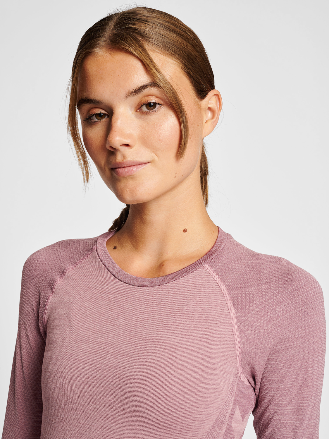 hmlCLEA SEAMLESS TIGHT T-SHIRT L/S