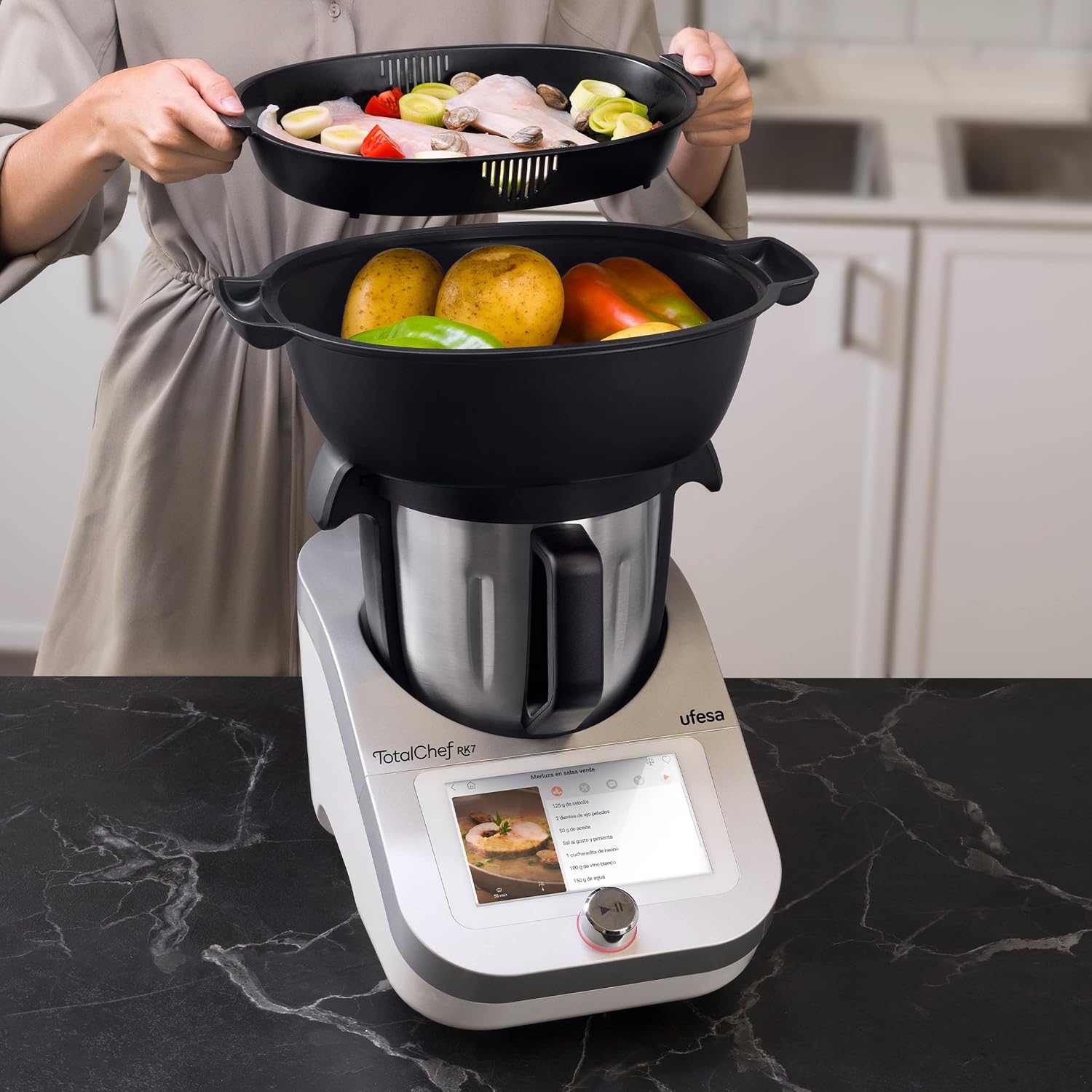 Ufesa TotalChef RK7 Küchenmaschine mit WLAN, Multifunktions Küchenroboter mit Kochfunktion, Kochroboter 30 Funktionen, 4.5L, 7-Zoll-Touchscreen, Interaktives Rezeptbuch, Amazon-Exklusiv,Silber / Weiss